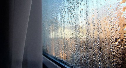 Что делать, если окна постоянно запотевают: полезные рекомендации