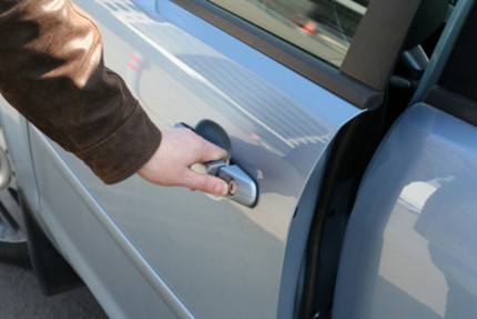 Как открыть автомобиль без ключа с помощью мобильного телефона