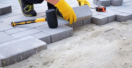 Переваги та особливості укладання тротуарної плитки для дому